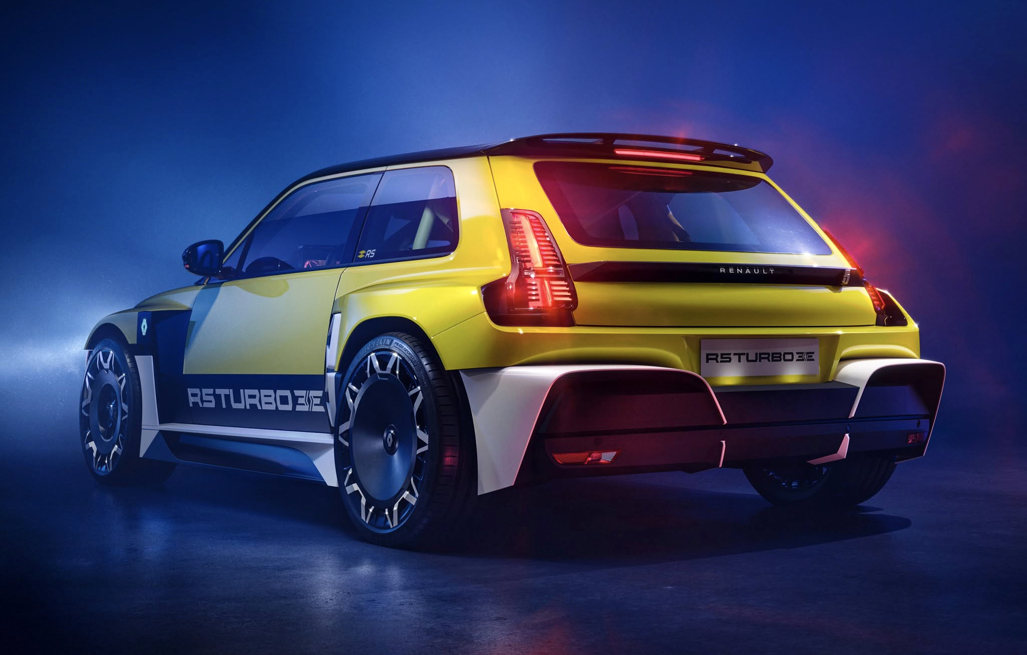 Новият Renault 5 Turbo 3E: електрическият хипер-хечбек и дрифт мечта 2 Новият Renault 5 Turbo 3E : електрическият хипер-хечбек и дрифт мечта