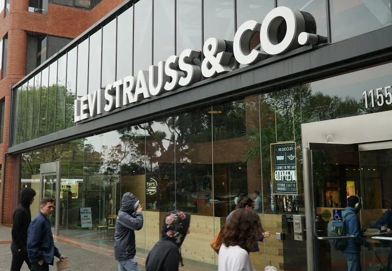 Levi Strauss продава Dockers на Authentic Brands Group за 311 млн. долара 3 Levi Strauss продава Dockers на Authentic Brands Group за 311 млн. долара
