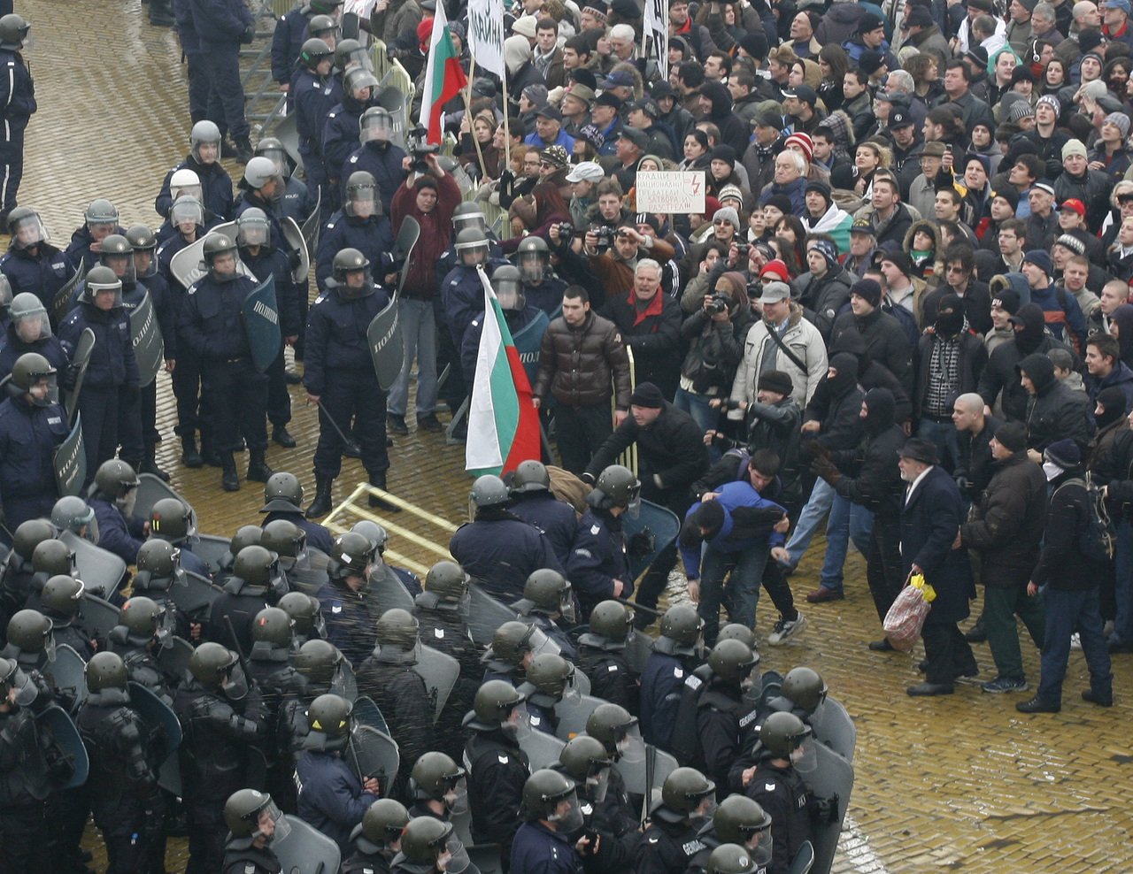 Денят по диагонал - 3 септември 2025 г. 5 властта, Протест пред Парламента - януарски протести - 14.01.2009