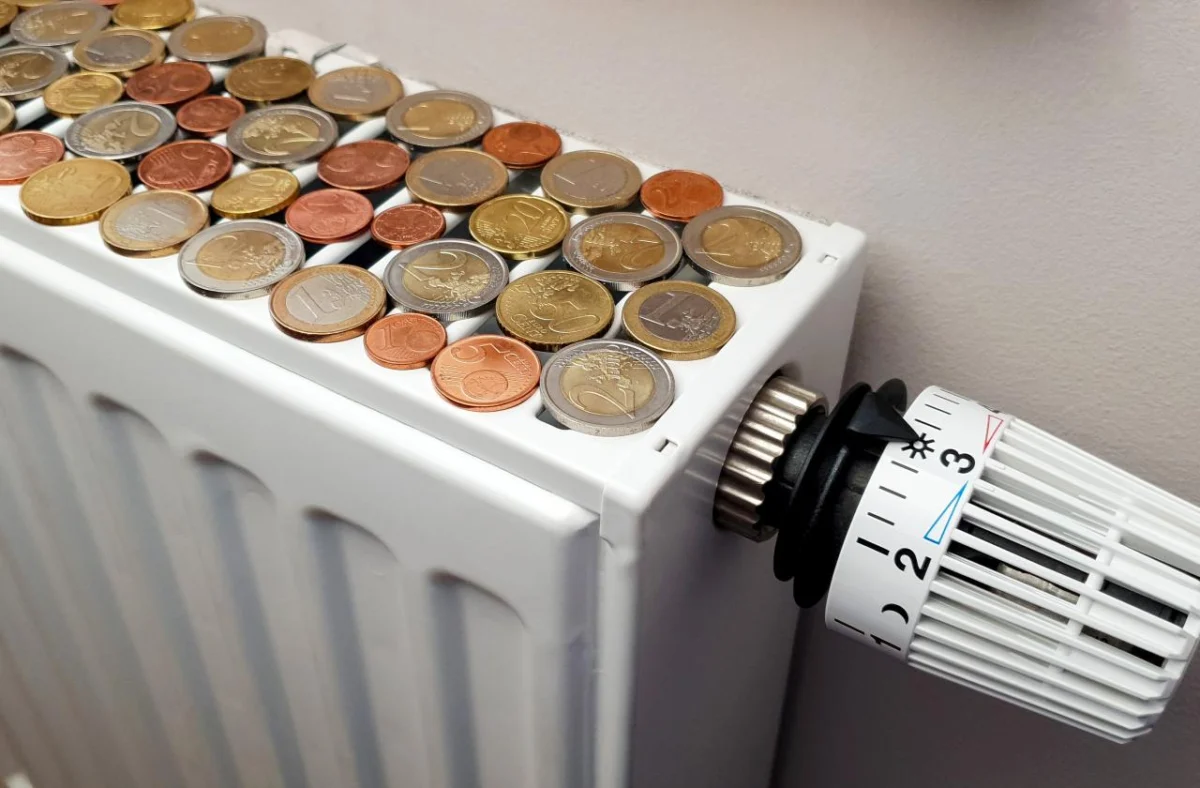 На прага на отоплителния сезон се задава хаос със сметките за парно