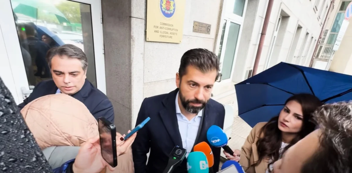 Асен Василев, Кирил Петков и Лена Бориславова се явиха доброволно пред антикорупционната комисия, но не бяха разпитани