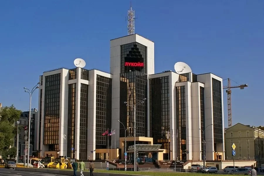 lukojl-kompaniya-czentrala-rusiya.webp