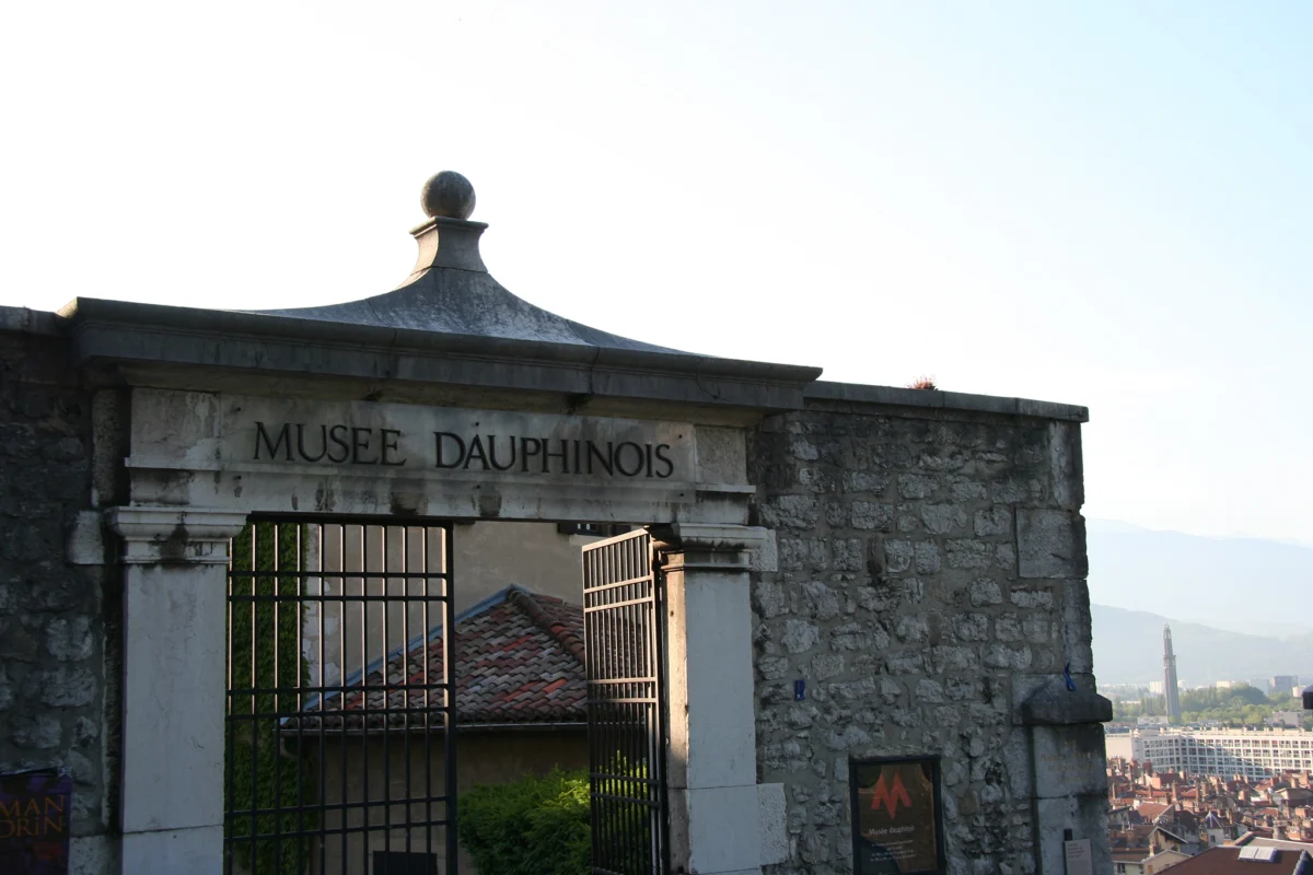 В прегръдката на Ронските Алпи 6 grenobul muzeqt dafinoa