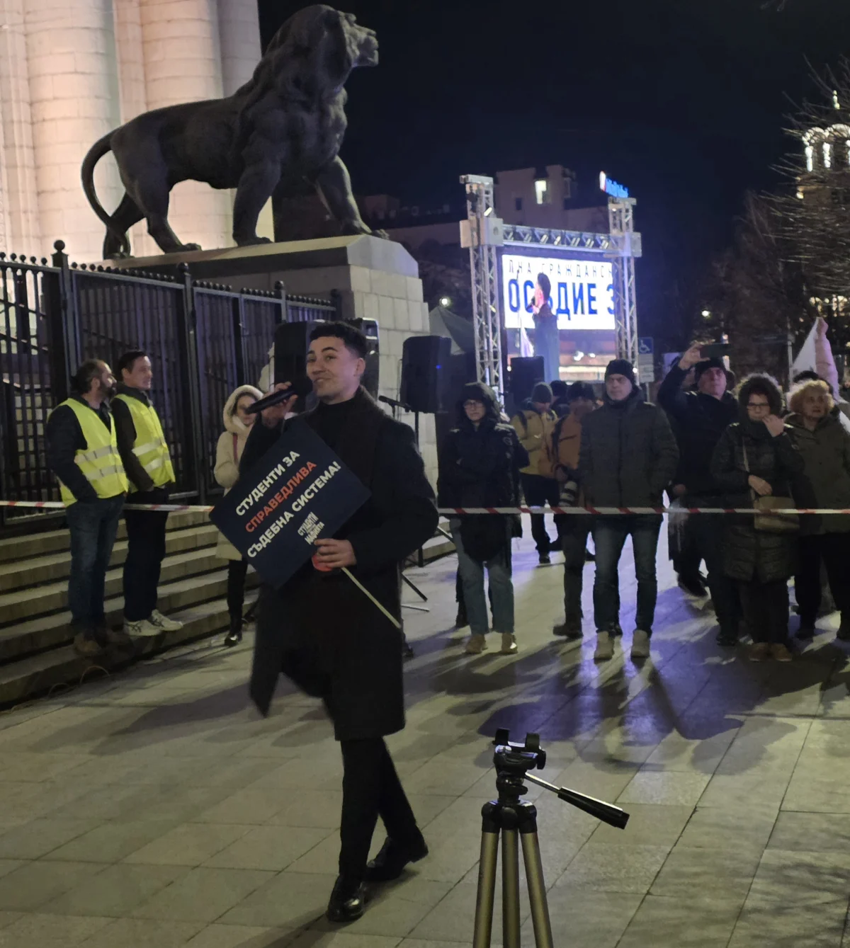 На протеста пред Съдебната палата за оставката на Сарафов заговориха за заслугата му по казуса 20260225 1946371
