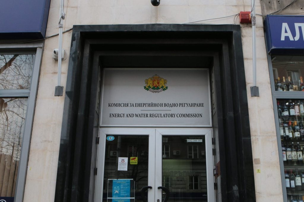 Около 1200 жалби за високи сметки за ток проверява КЕВР