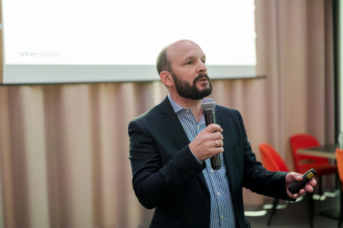 yanis lusidis b2b director ug