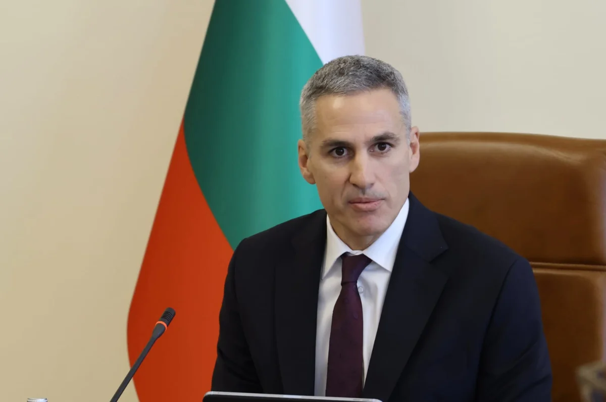 Гюров очаква добра организация за честни избори от областните управители, Провежда се извънредна среща при премиера заради ситуацията в Близкия изток, Гюров увери, че страната ни разполага с достатъчни запаси от горива, Правителството подготвя помощи заради поскъпването на горивата