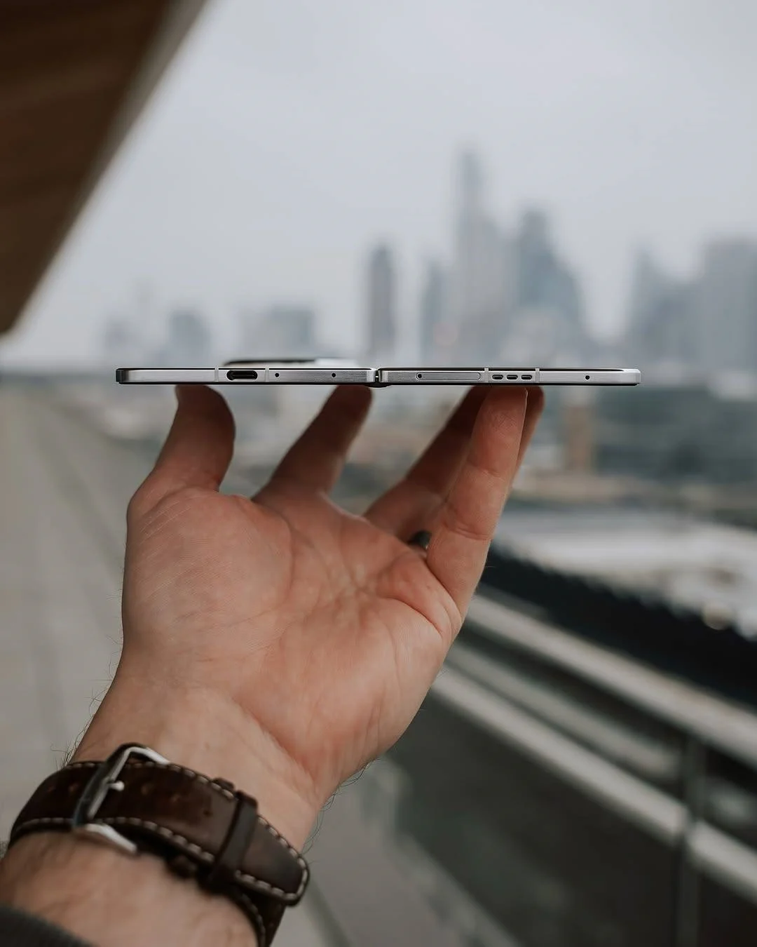 Китайската Oppo представя първия в света сгъваем телефон Find N6, без гънки