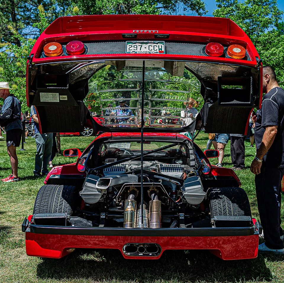 Луис Хамилтън се похвали с покупката си на емблематичната суперкола Ferrari F40 2 ferrari f40