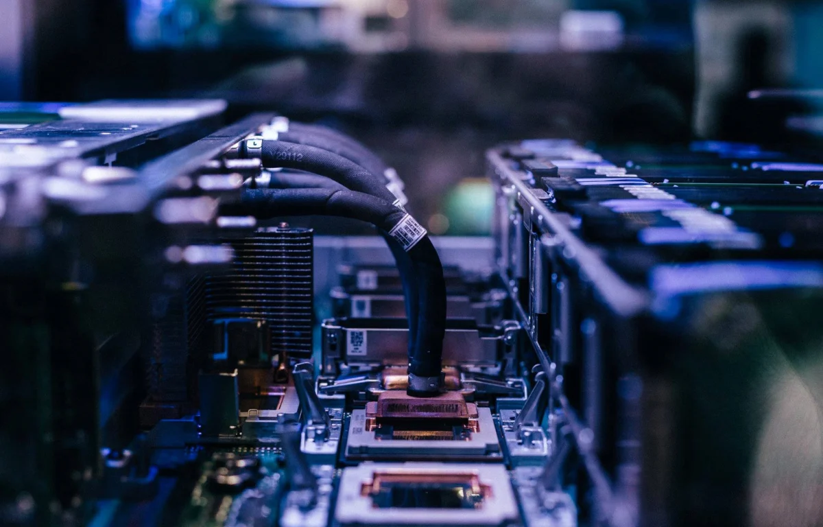 IBM отчете 17.1 млрд. долара приходи и повиши прогнозата си за растеж 2 IBM и Anthropic обединяват сили за внедряването на сигурни корпоративни AI агенти